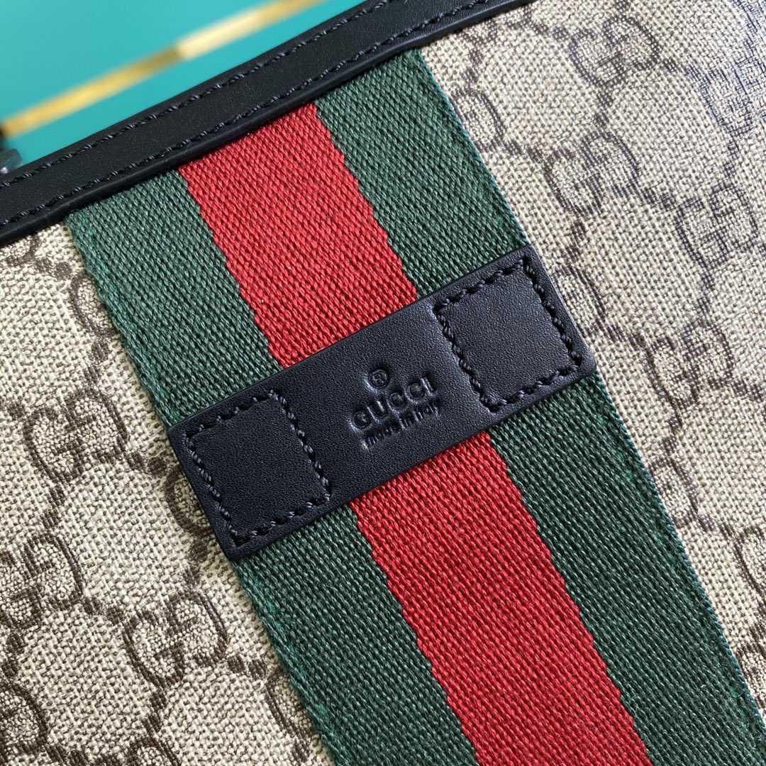 Gucci Web GG Supreme Flat Messenger  - 
