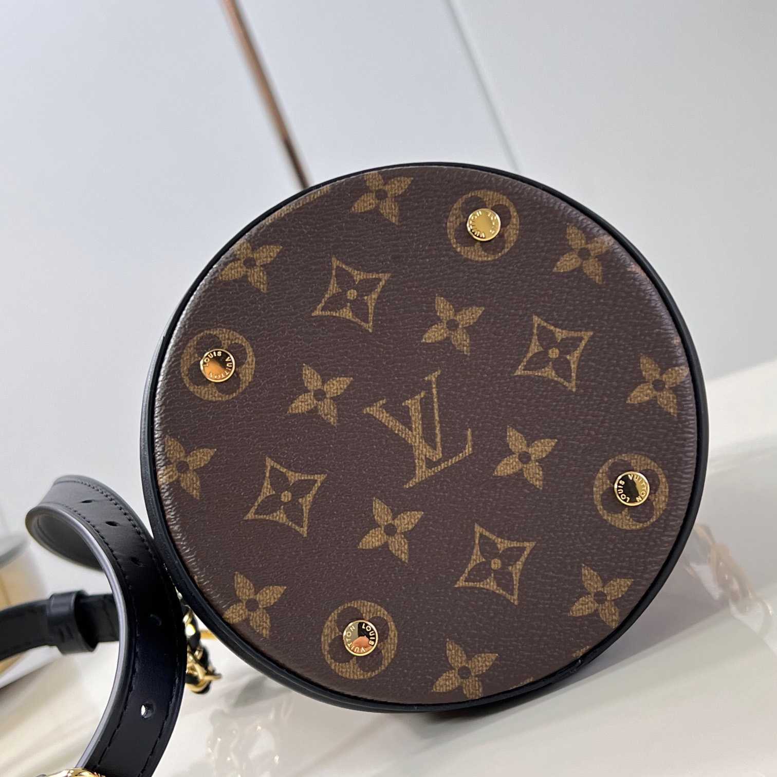Louis Vuitton Canoé   M83480 - PerfectKickZ