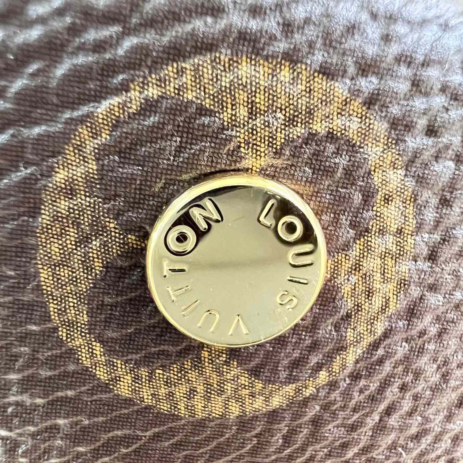 Louis Vuitton Canoé   M83480 - PerfectKickZ