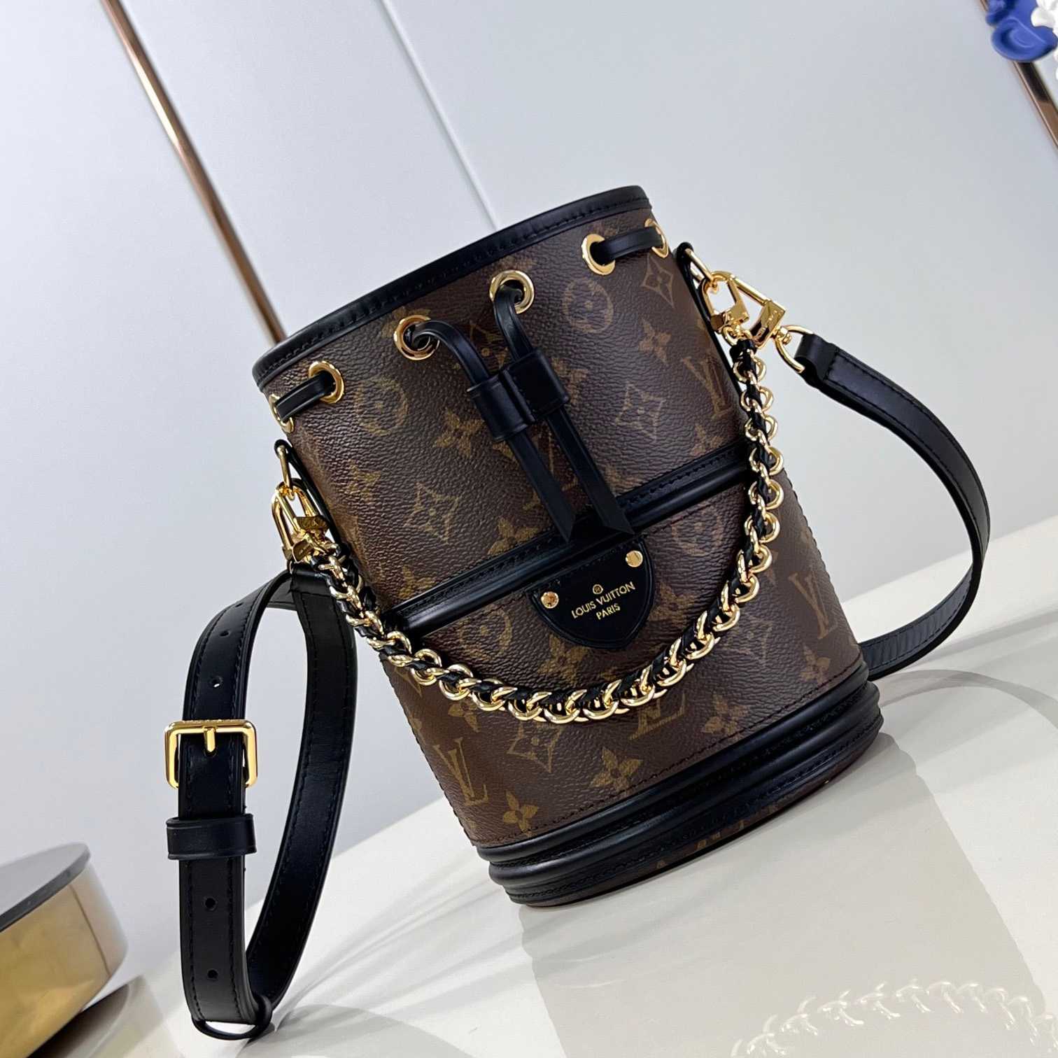 Louis Vuitton Canoé   M83480 - PerfectKickZ