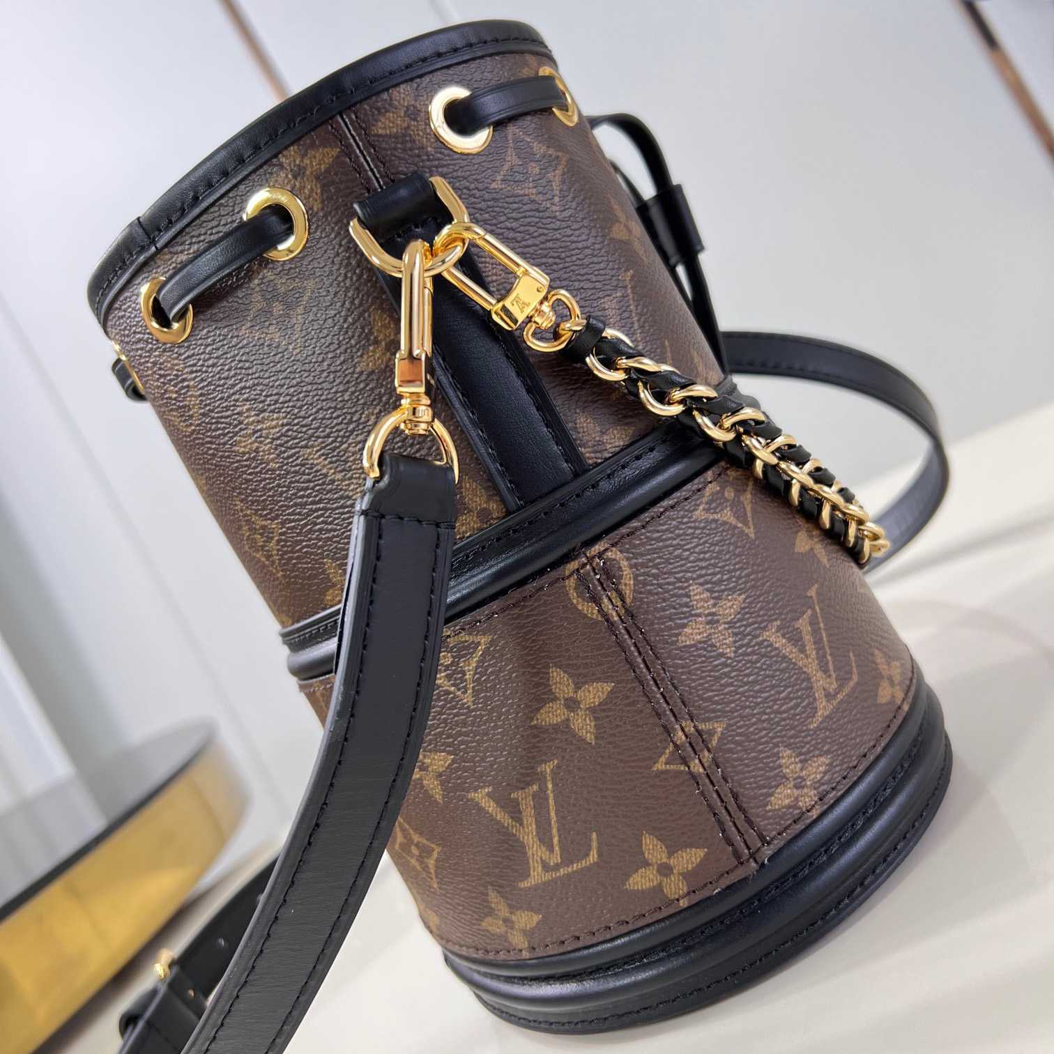 Louis Vuitton Canoé   M83480 - PerfectKickZ