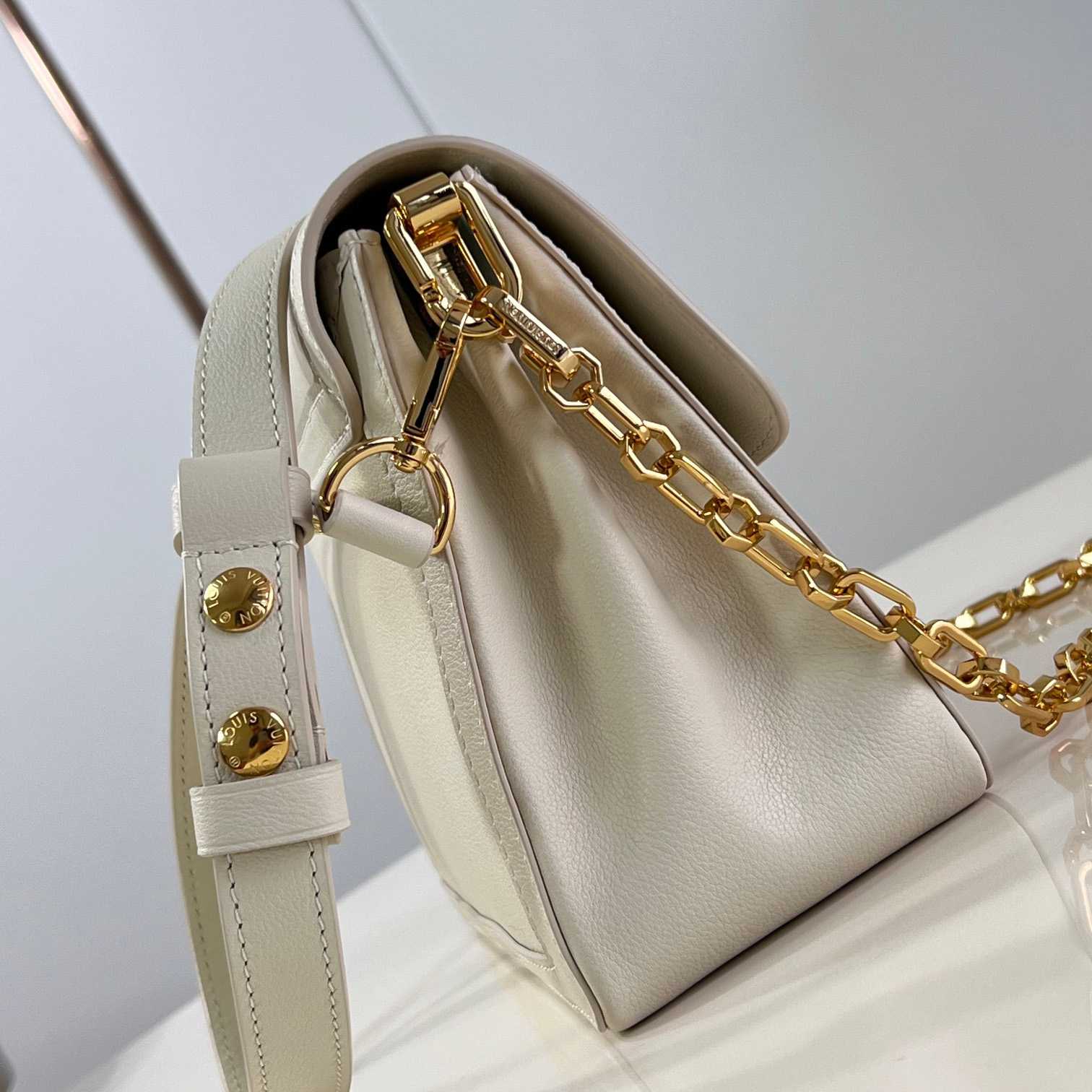 Louis Vuitton Dauphine Soft MM   M25050 - PerfectKickZ