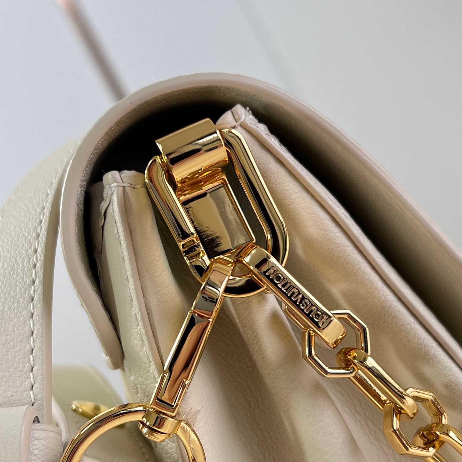 Louis Vuitton Dauphine Soft MM   M25050 - PerfectKickZ