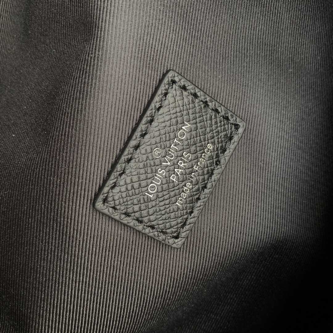 Louis Vuitton Discovery Backpack   M31033 - PerfectKickZ