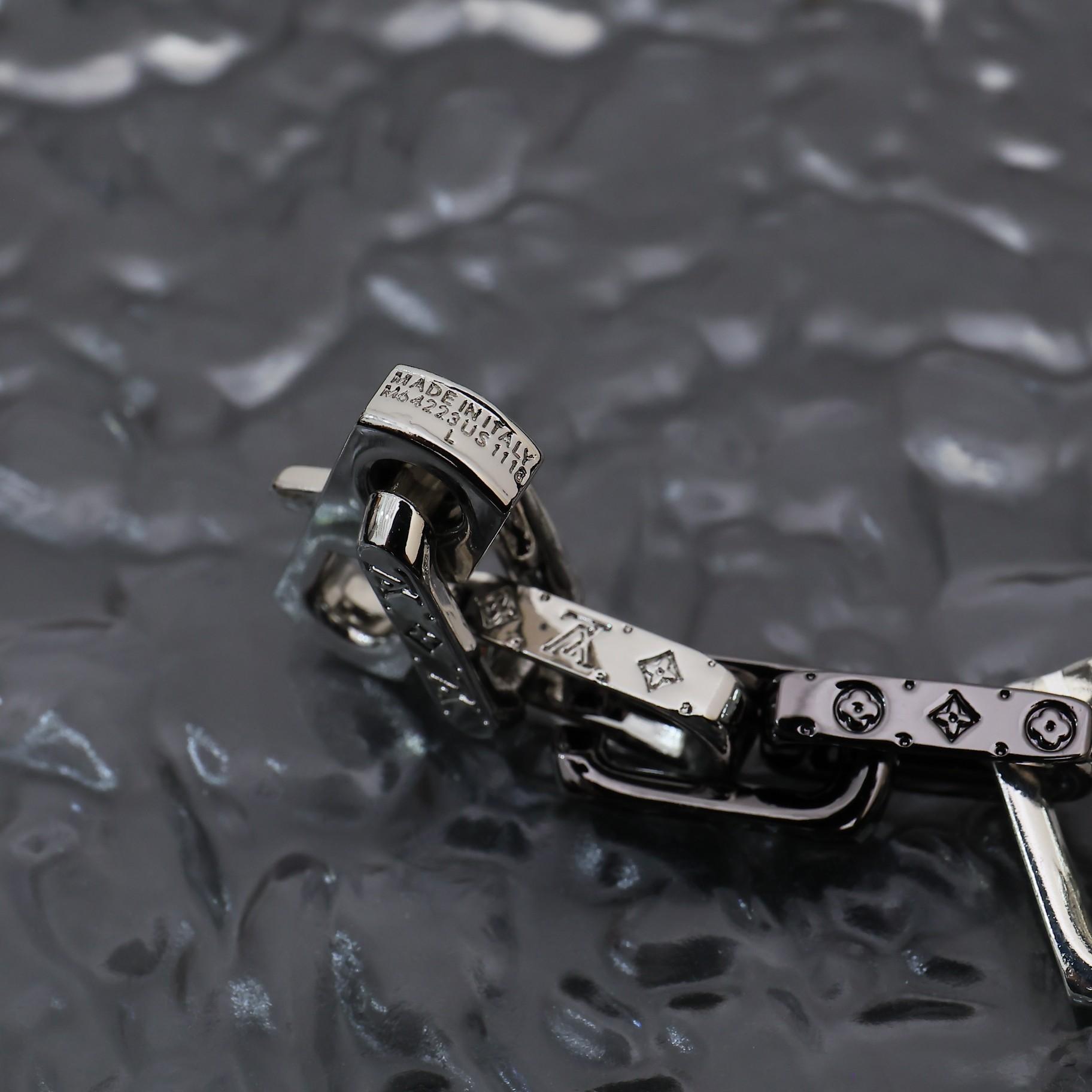 Louis Vuitton Monogram Chain Bracelet   M00686 - PerfectKickZ