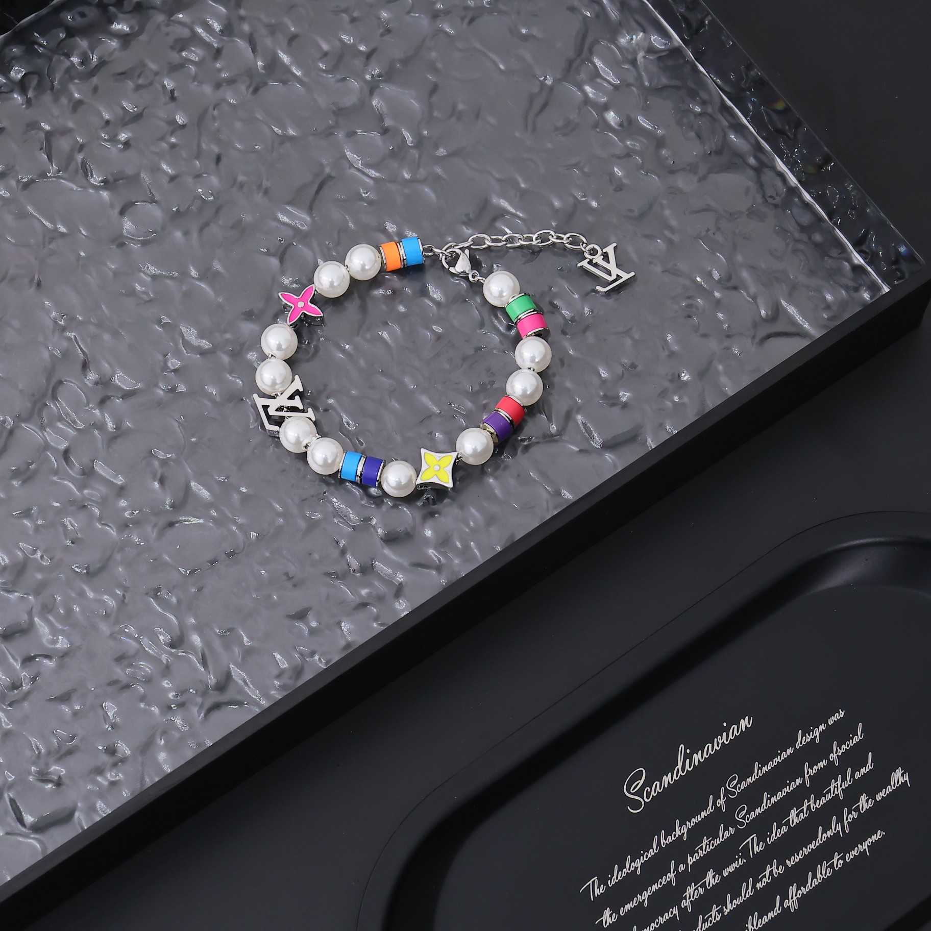 Louis Vuitton MNG Pearls Party Bracelet    M1264A - 