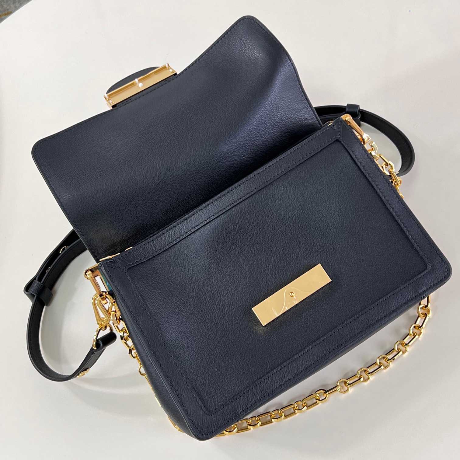 Louis Vuitton Dauphine Soft MM   M25209 - PerfectKickZ