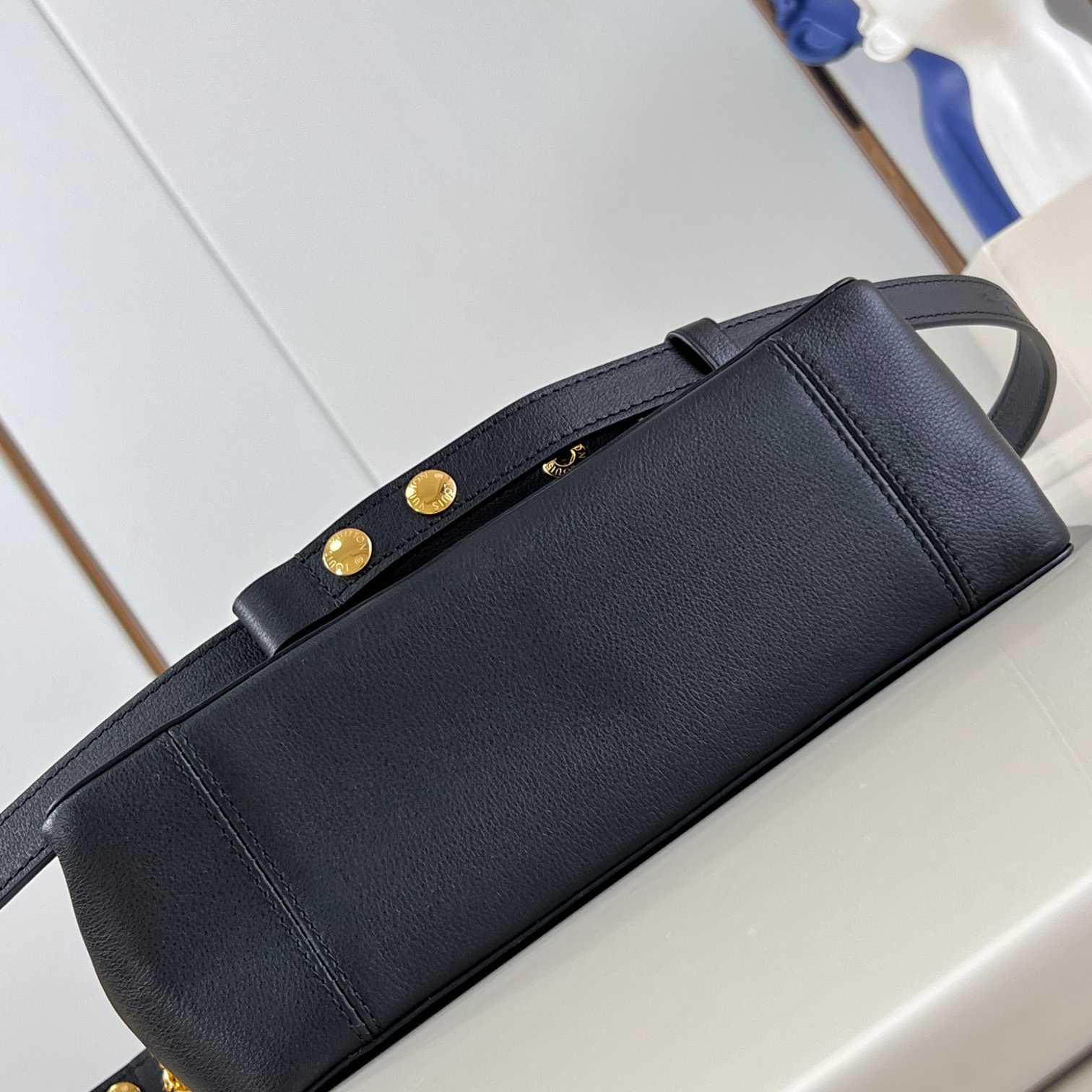 Louis Vuitton Dauphine Soft MM   M25209 - PerfectKickZ