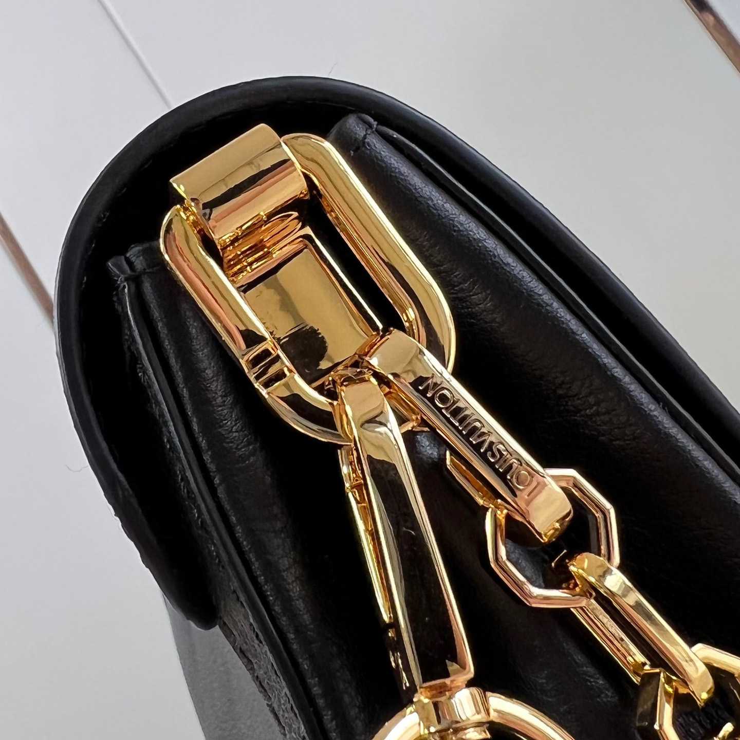 Louis Vuitton Dauphine Soft MM   M25209 - PerfectKickZ