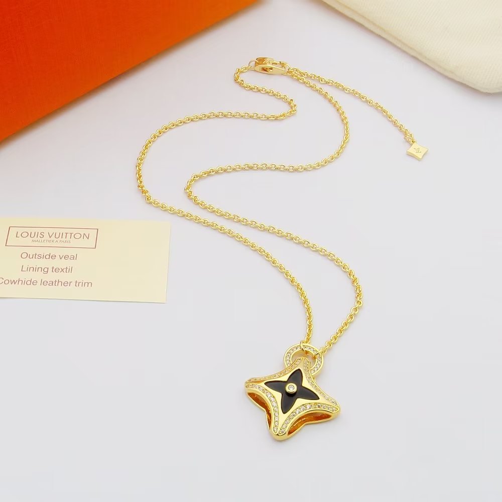 Louis Vuitton Ever Blossom Pendant, Yellow Gold - PerfectKickZ