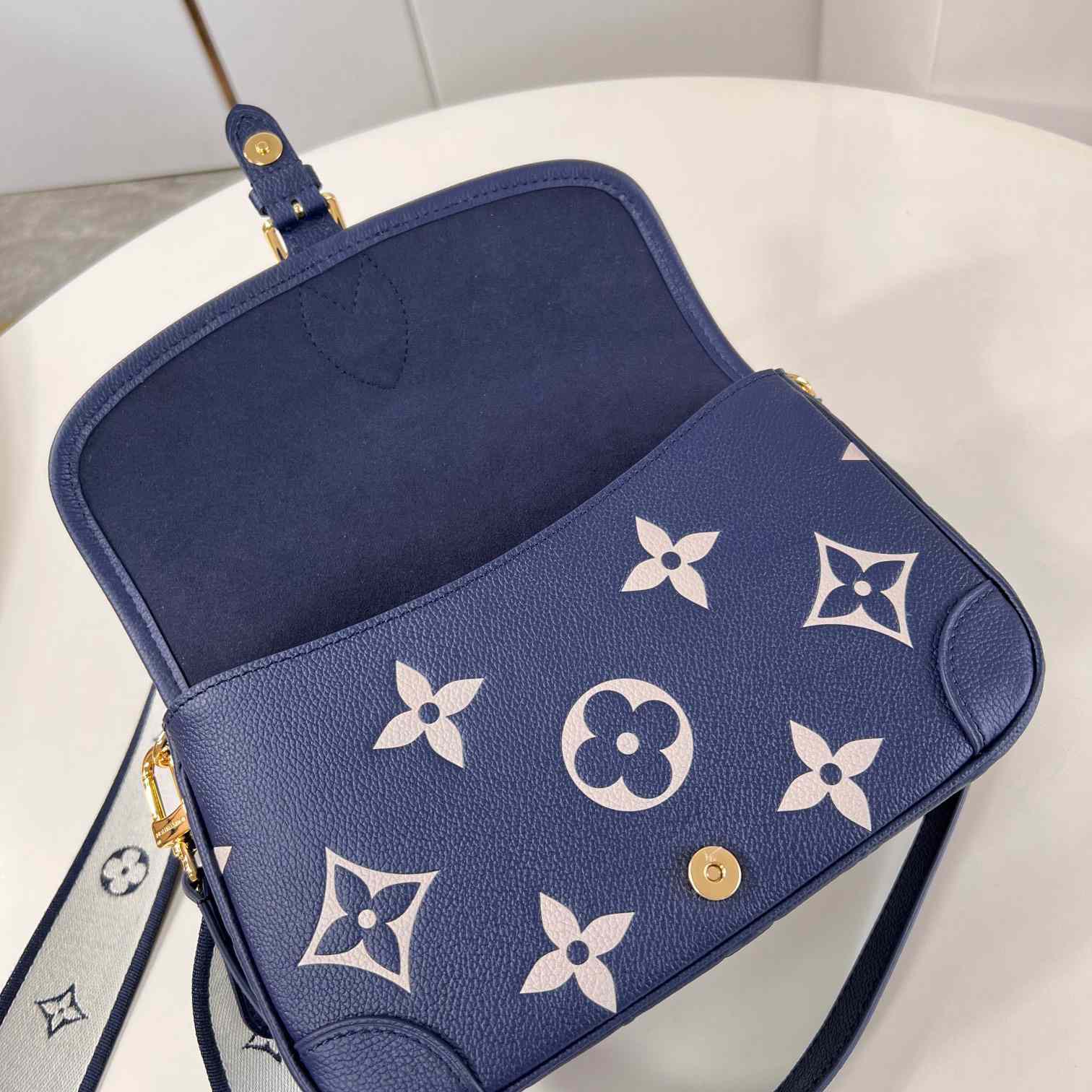 Louis Vuitton Diane   M47161 - PerfectKickZ