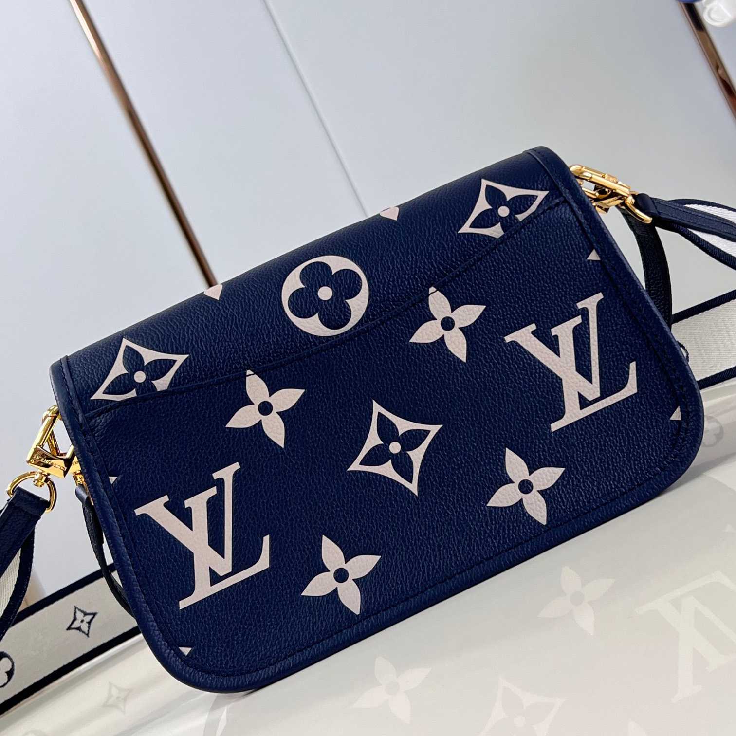 Louis Vuitton Diane   M47161 - PerfectKickZ