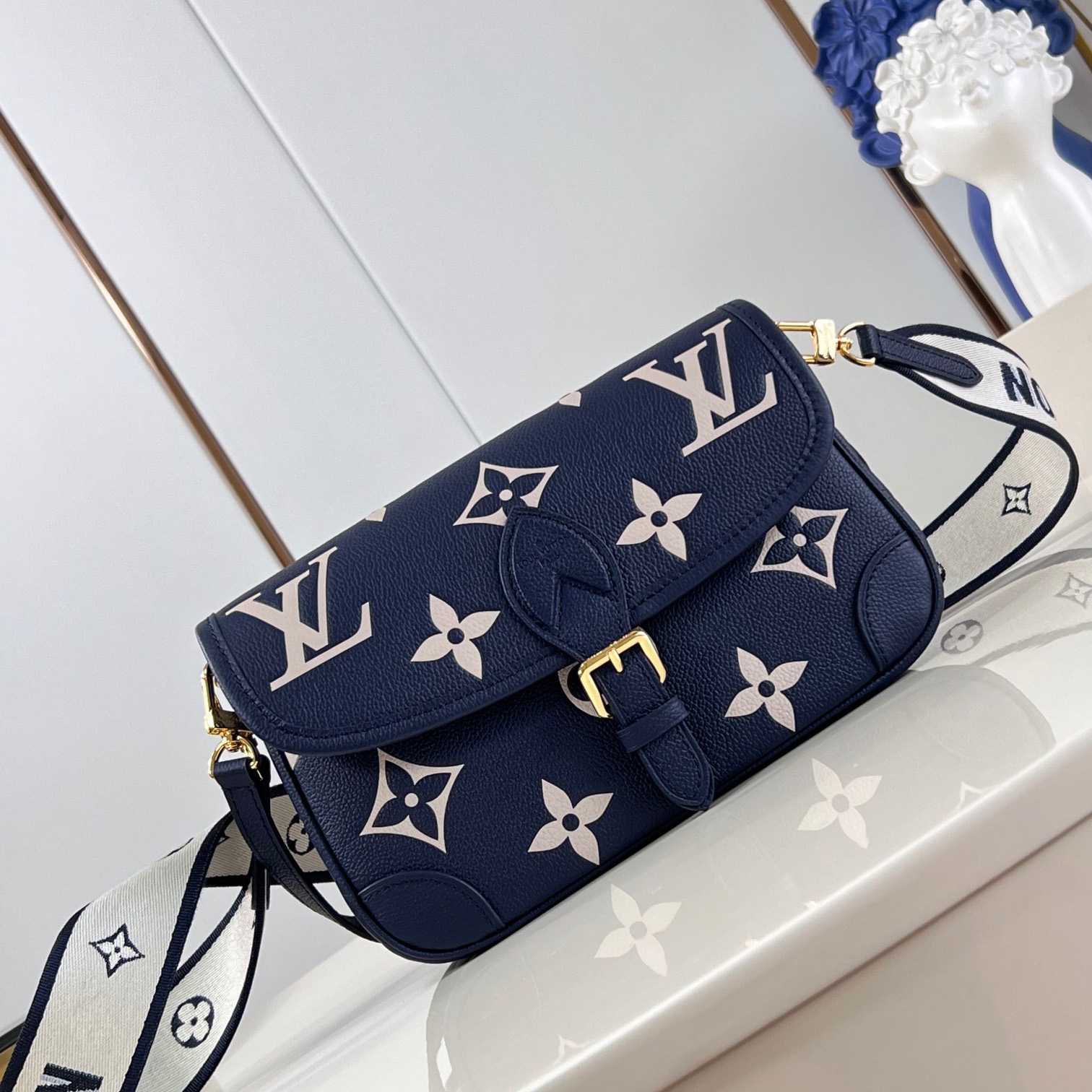 Louis Vuitton Diane   M47161 - PerfectKickZ