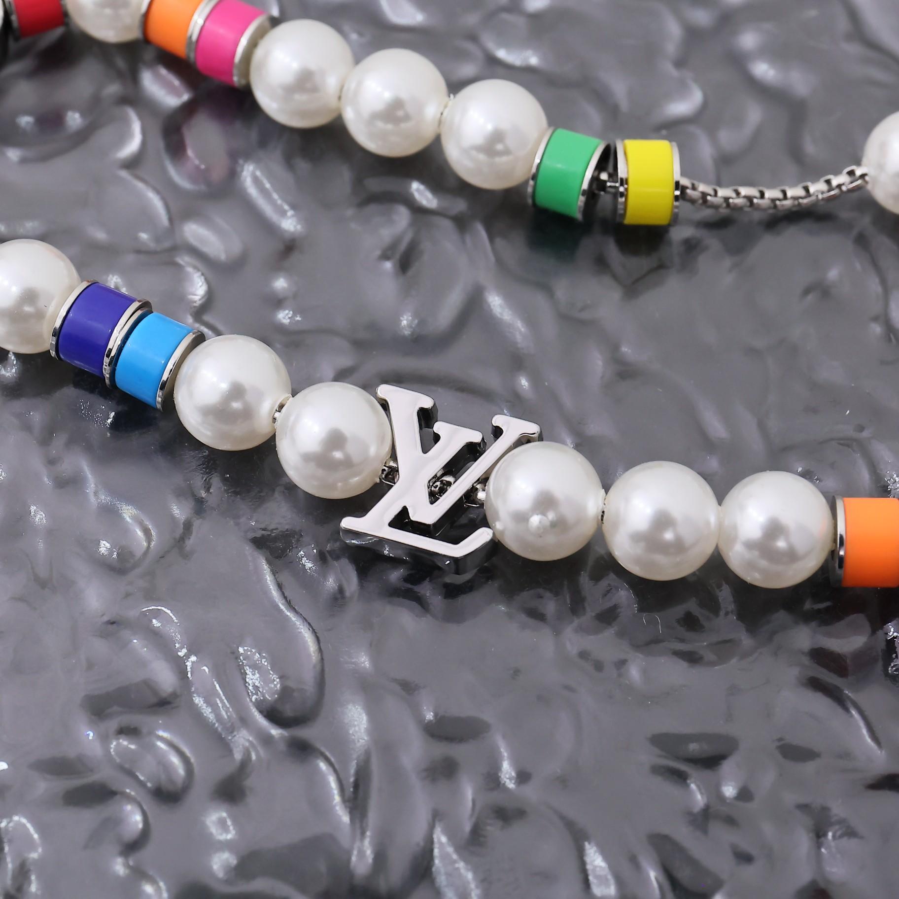Louis Vuitton MNG Pearls Party Necklace   M01500 - PerfectKickZ