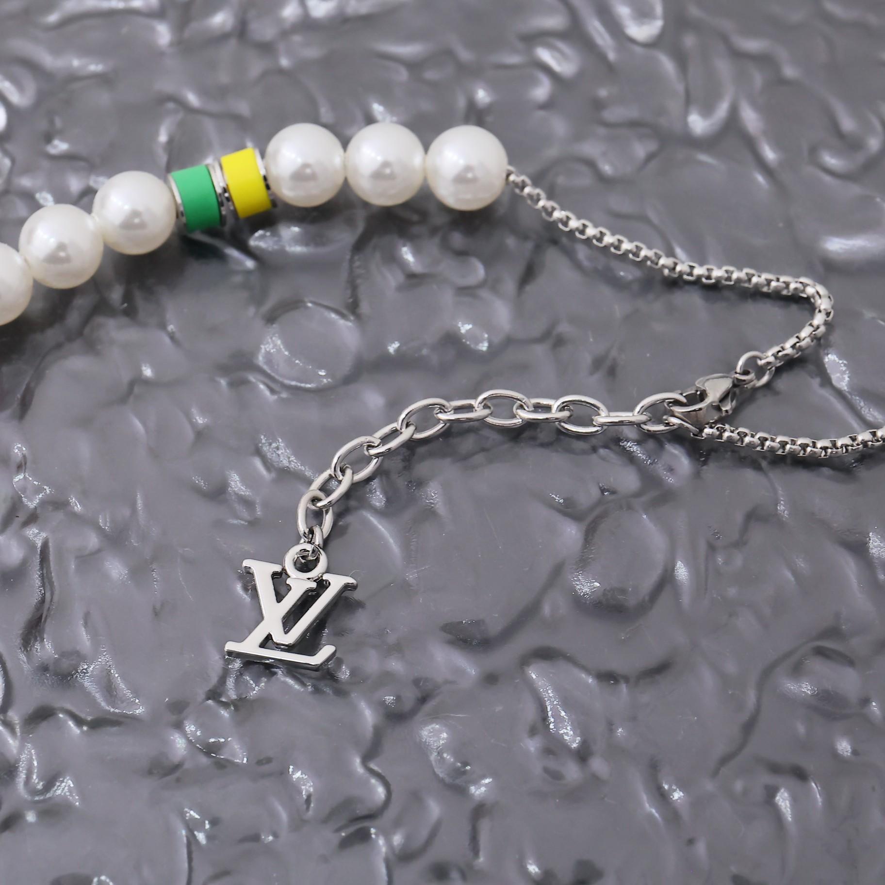 Louis Vuitton MNG Pearls Party Necklace   M01500 - PerfectKickZ