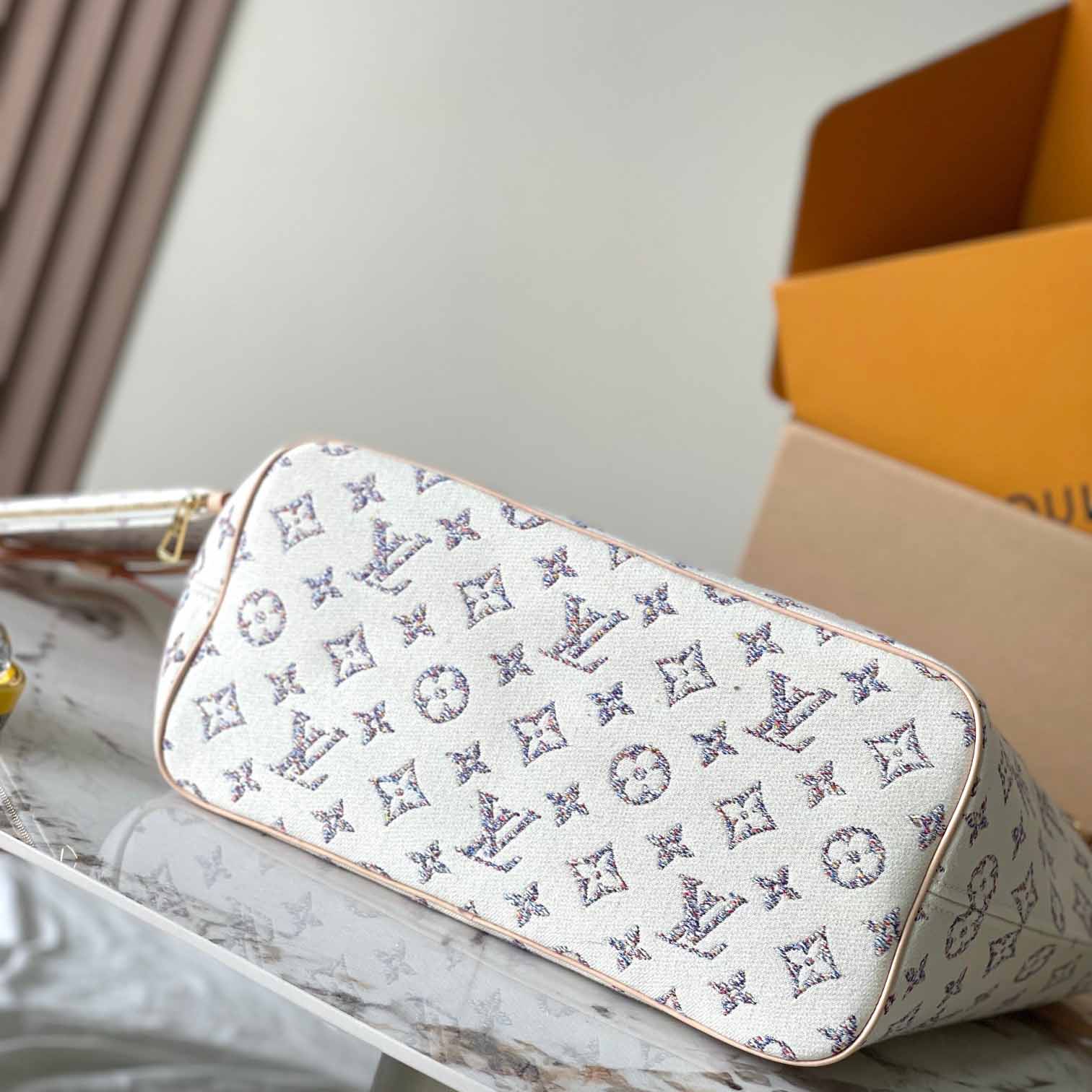 Louis Vuitton Neverfull MM   M24905 - 