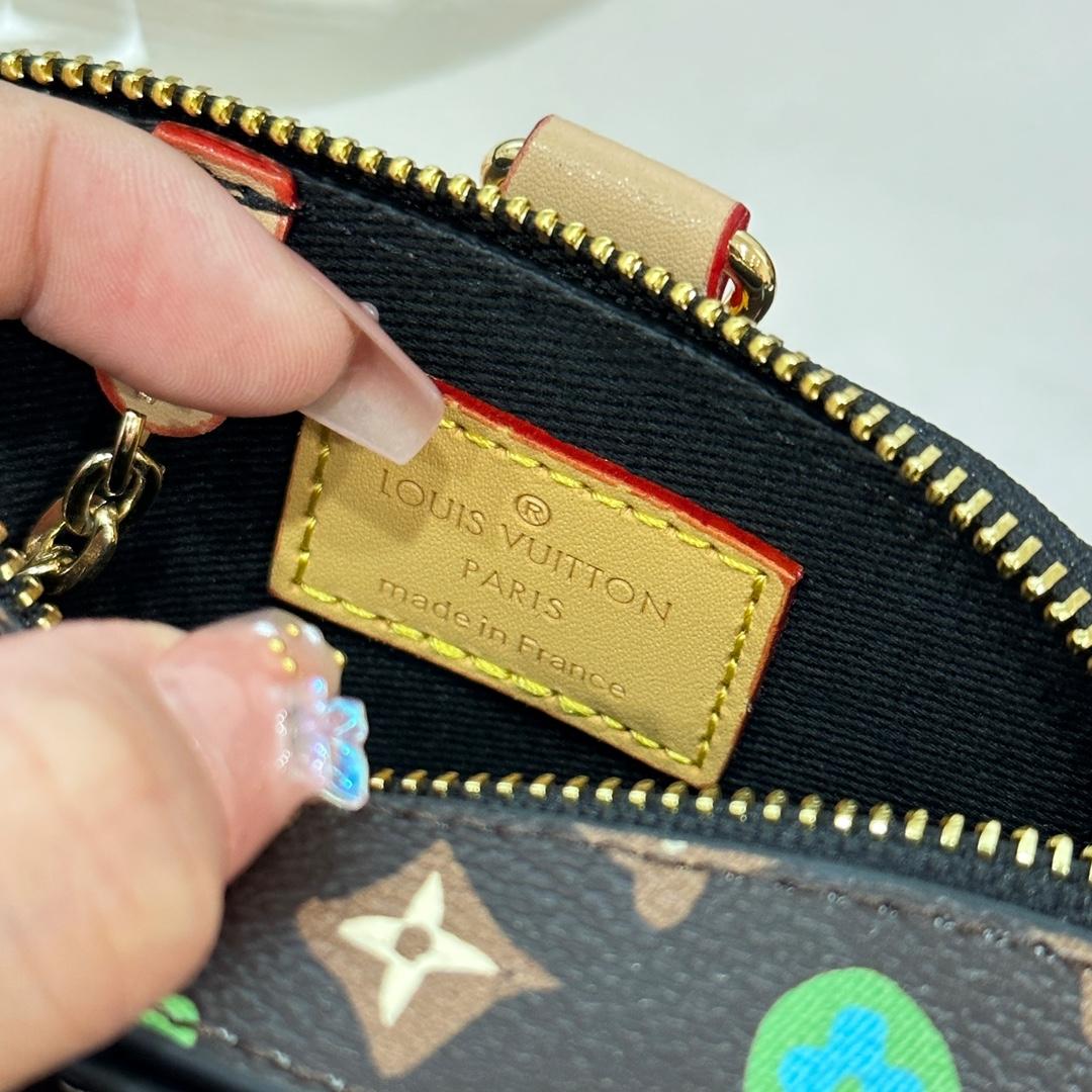 Louis Vuitton Monogram Craggy Trunk Key Holder and Bag Charm   M01943 - 