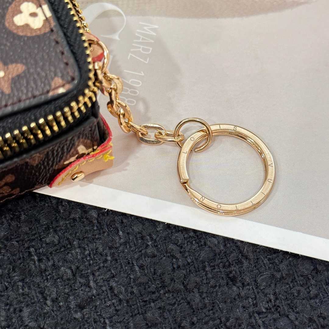 Louis Vuitton Monogram Craggy Trunk Key Holder and Bag Charm   M01943 - 