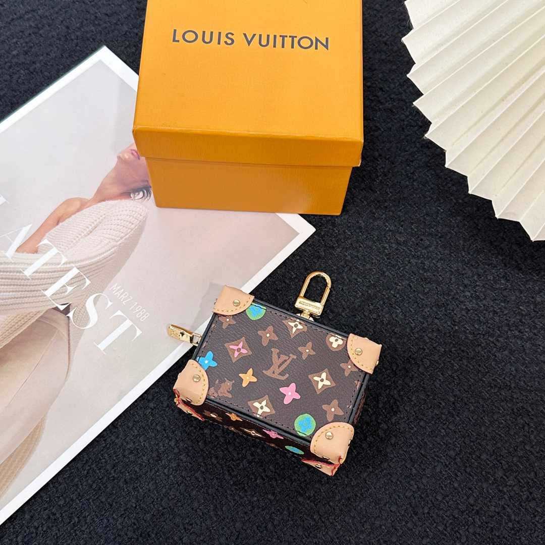 Louis Vuitton Monogram Craggy Trunk Key Holder and Bag Charm   M01943 - 