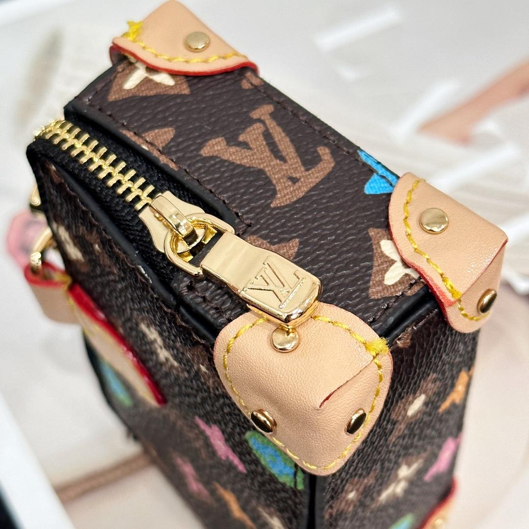Louis Vuitton Monogram Craggy Trunk Key Holder and Bag Charm   M01943 - 