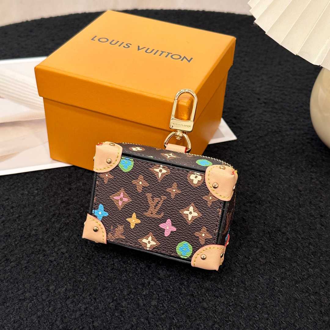 Louis Vuitton Monogram Craggy Trunk Key Holder and Bag Charm   M01943 - 