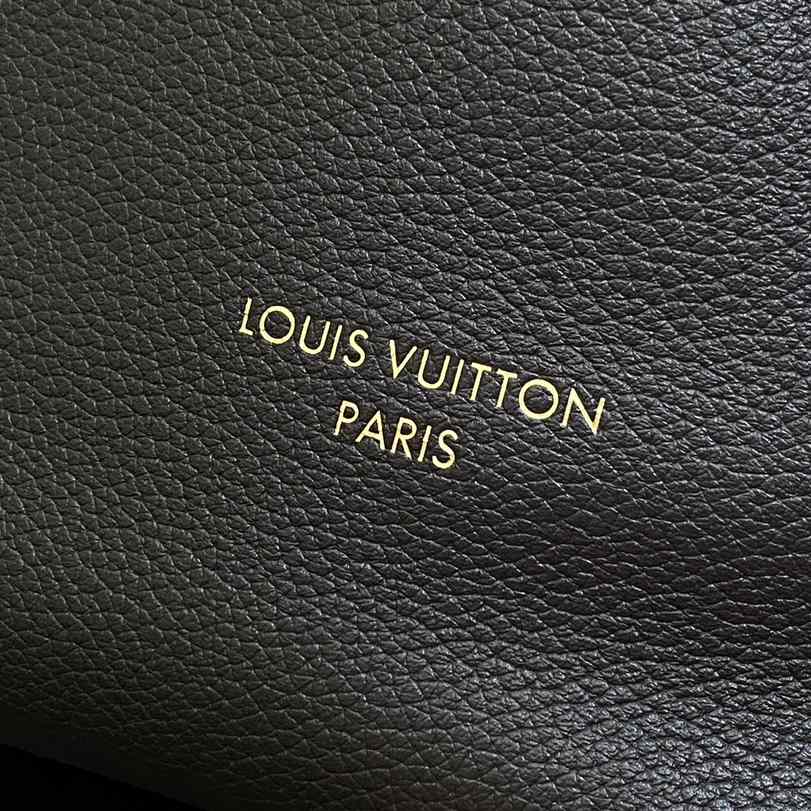 Louis Vuitton Low Key Hobo MM   M24856 - 