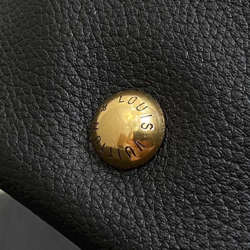 Louis Vuitton Low Key Hobo MM   M24856 - 