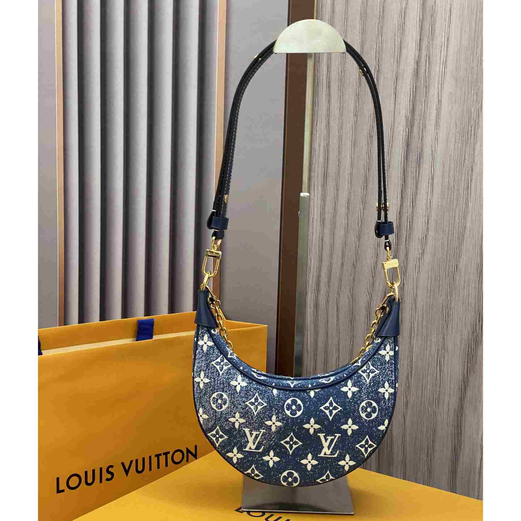  Louis Vuitton Loop Bag  (24-22-6cm) - PerfectKickZ