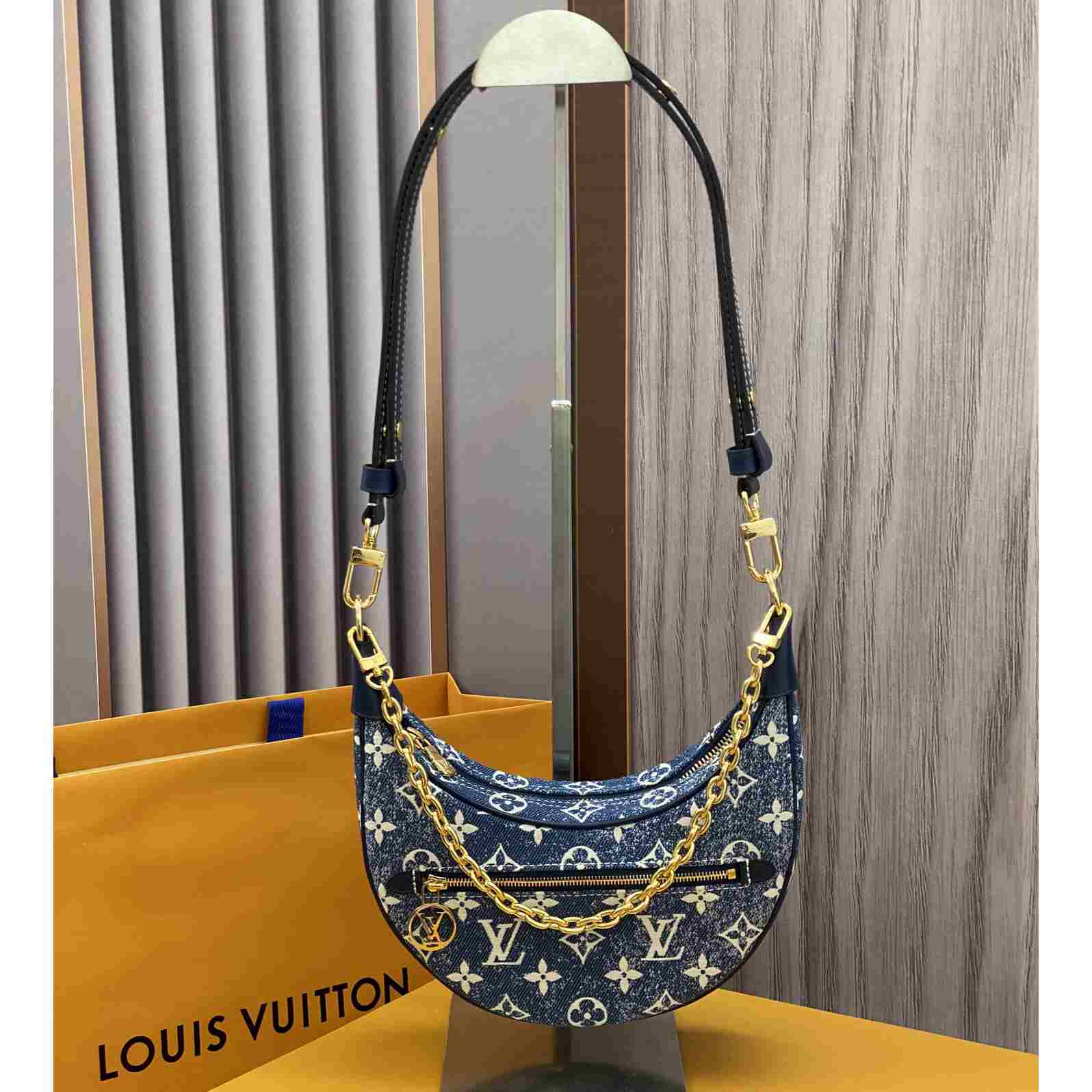  Louis Vuitton Loop Bag  (24-22-6cm) - PerfectKickZ
