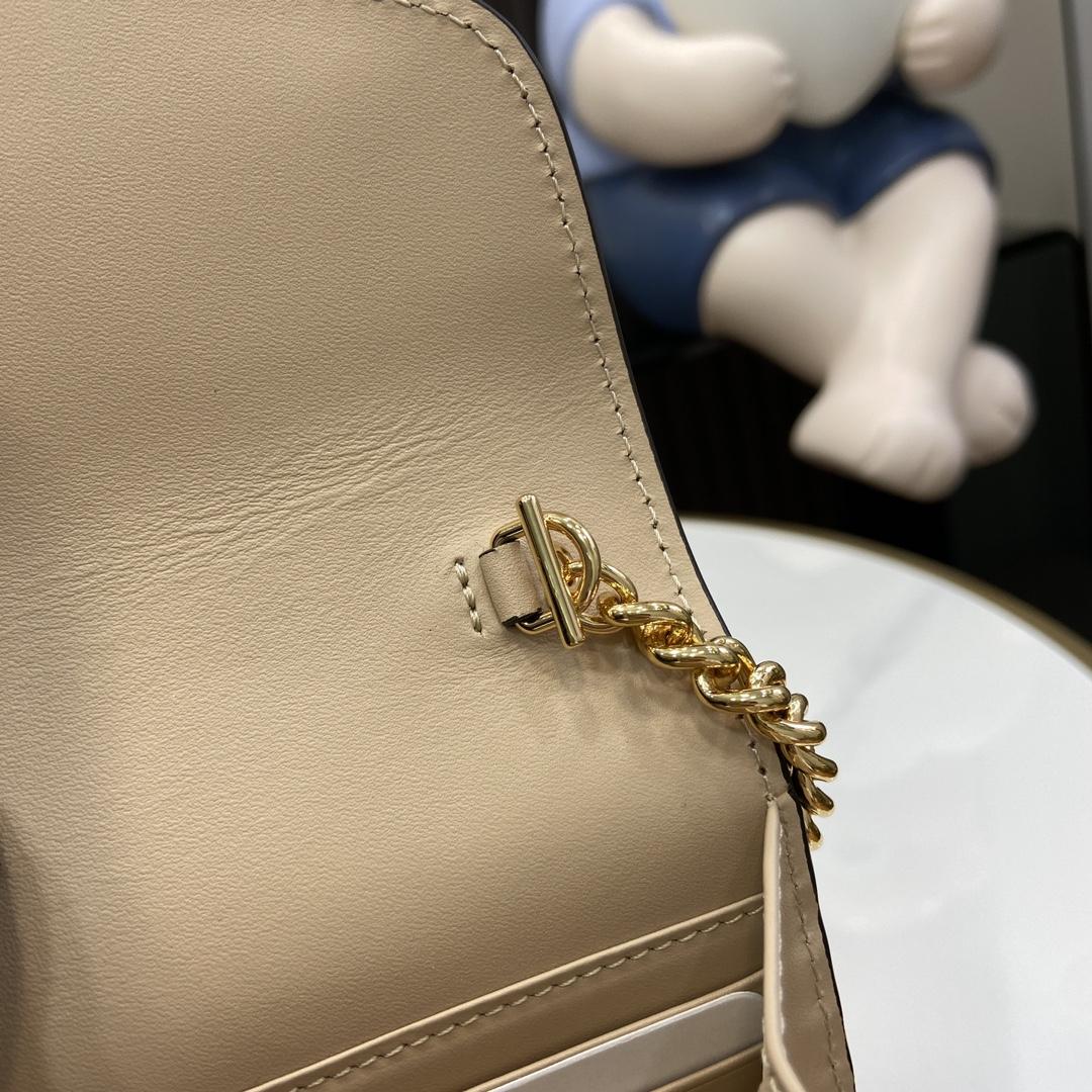 Gucci GG Chain Wallet - PerfectKickZ
