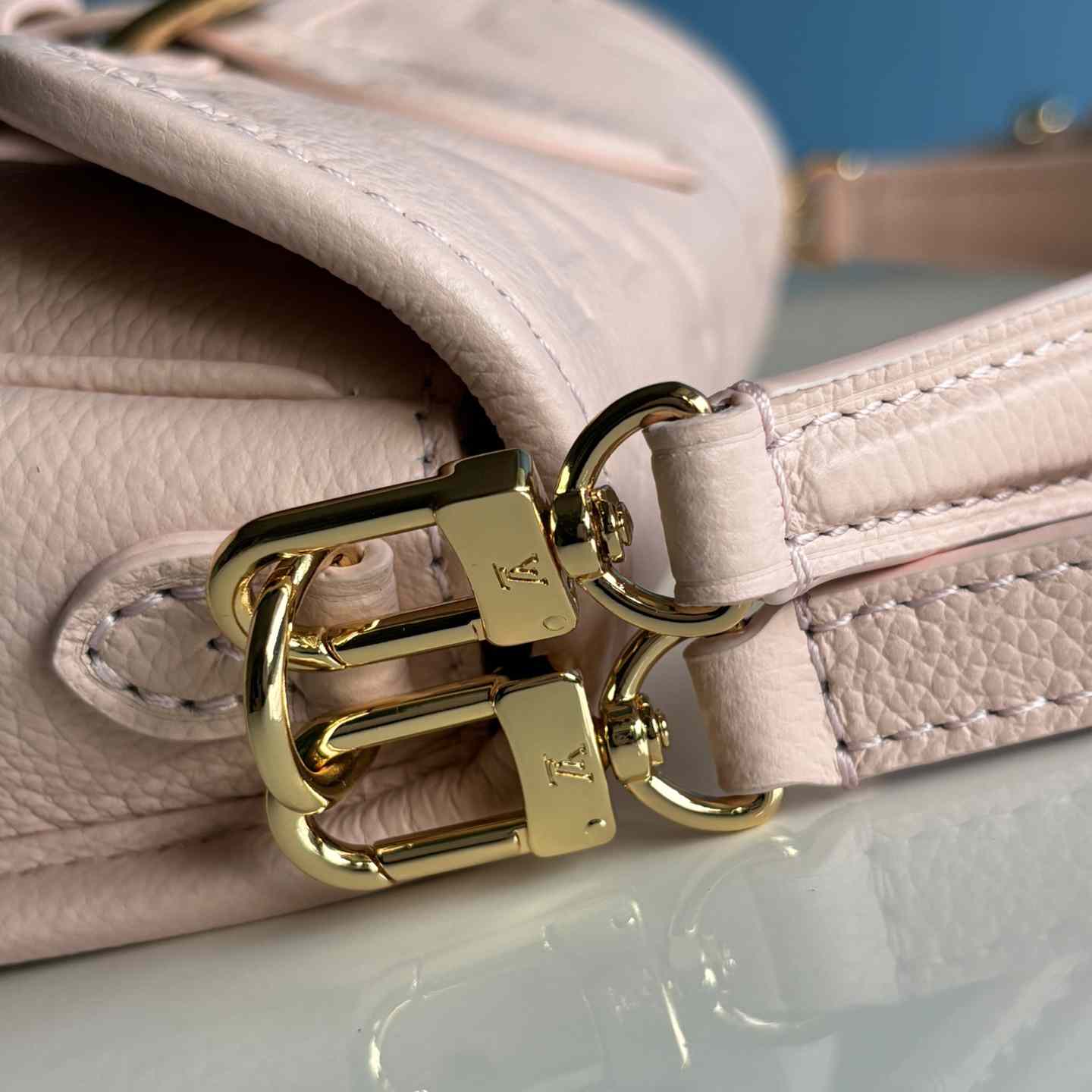 Louis Vuitton Nano Diane   M83566 - PerfectKickZ