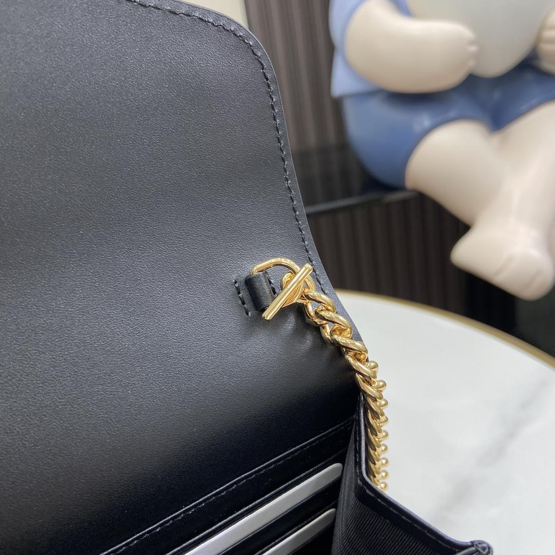 Gucci GG Chain Wallet - PerfectKickZ