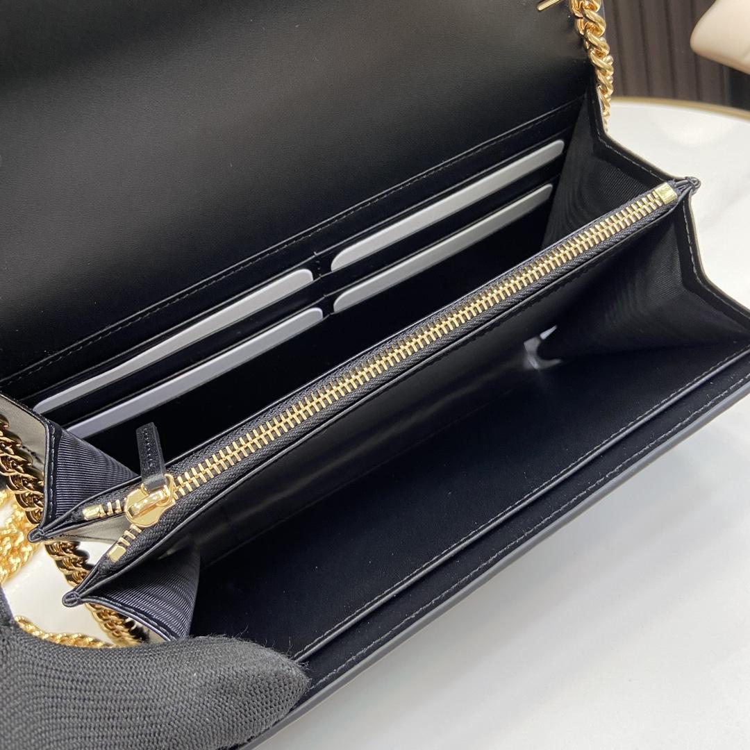 Gucci GG Chain Wallet - PerfectKickZ