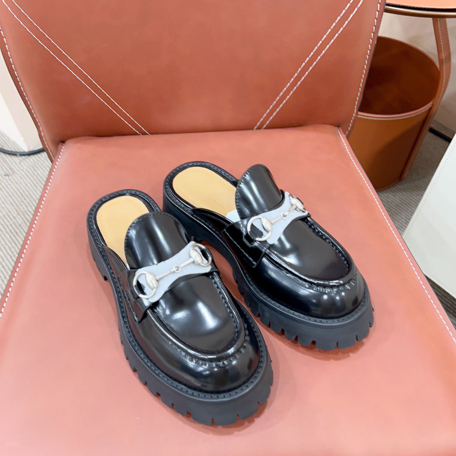 Gucci Women's Mule With Horsebit - PerfectKickZ