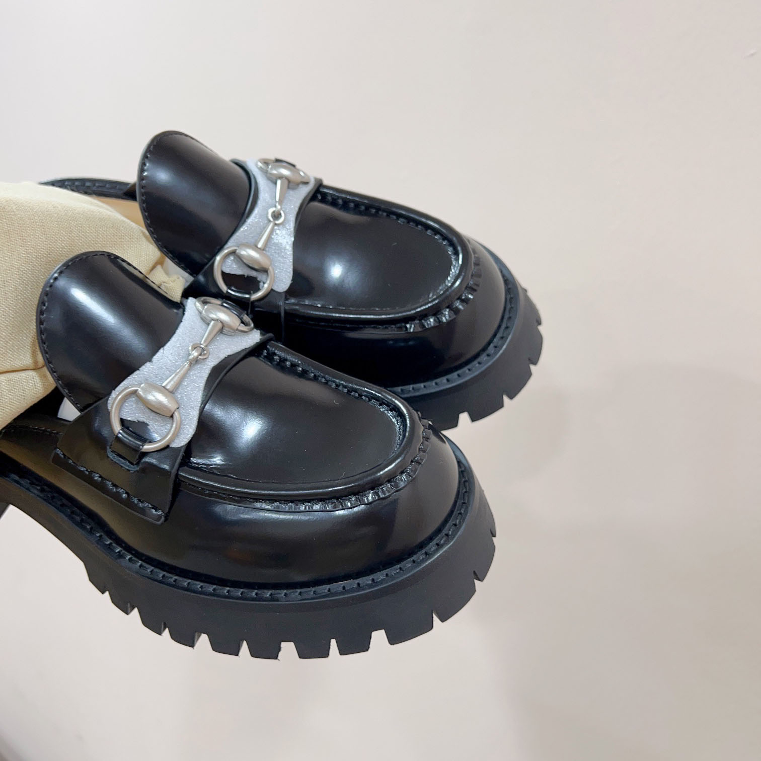 Gucci Women's Mule With Horsebit - PerfectKickZ