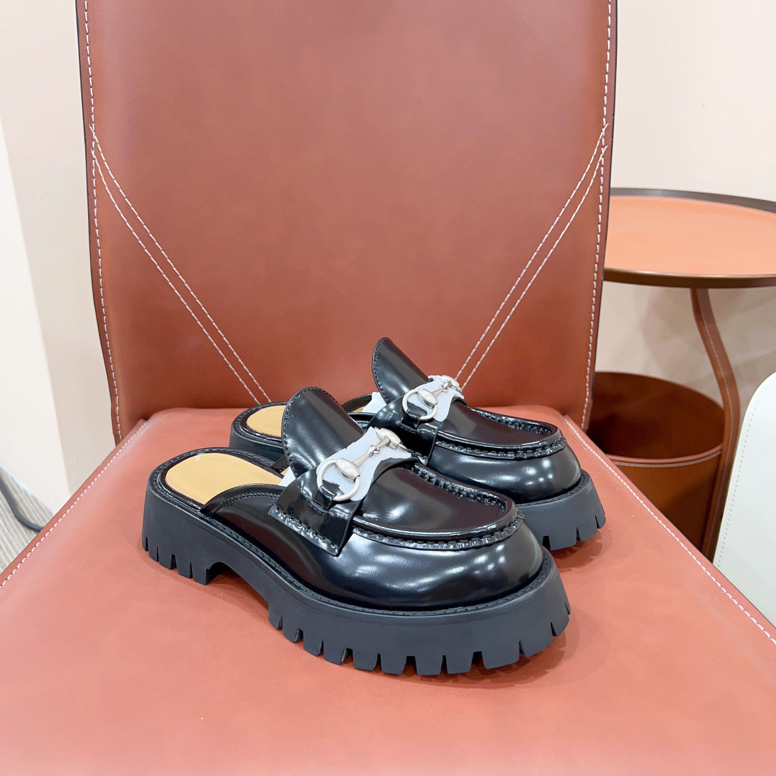 Gucci Women's Mule With Horsebit - PerfectKickZ
