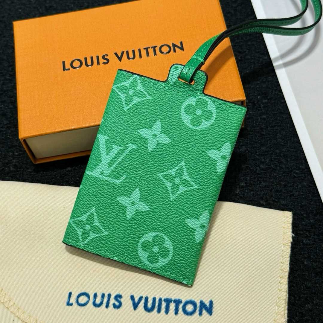 Louis Vuitton Card Holder Necklace  M83153 - PerfectKickZ