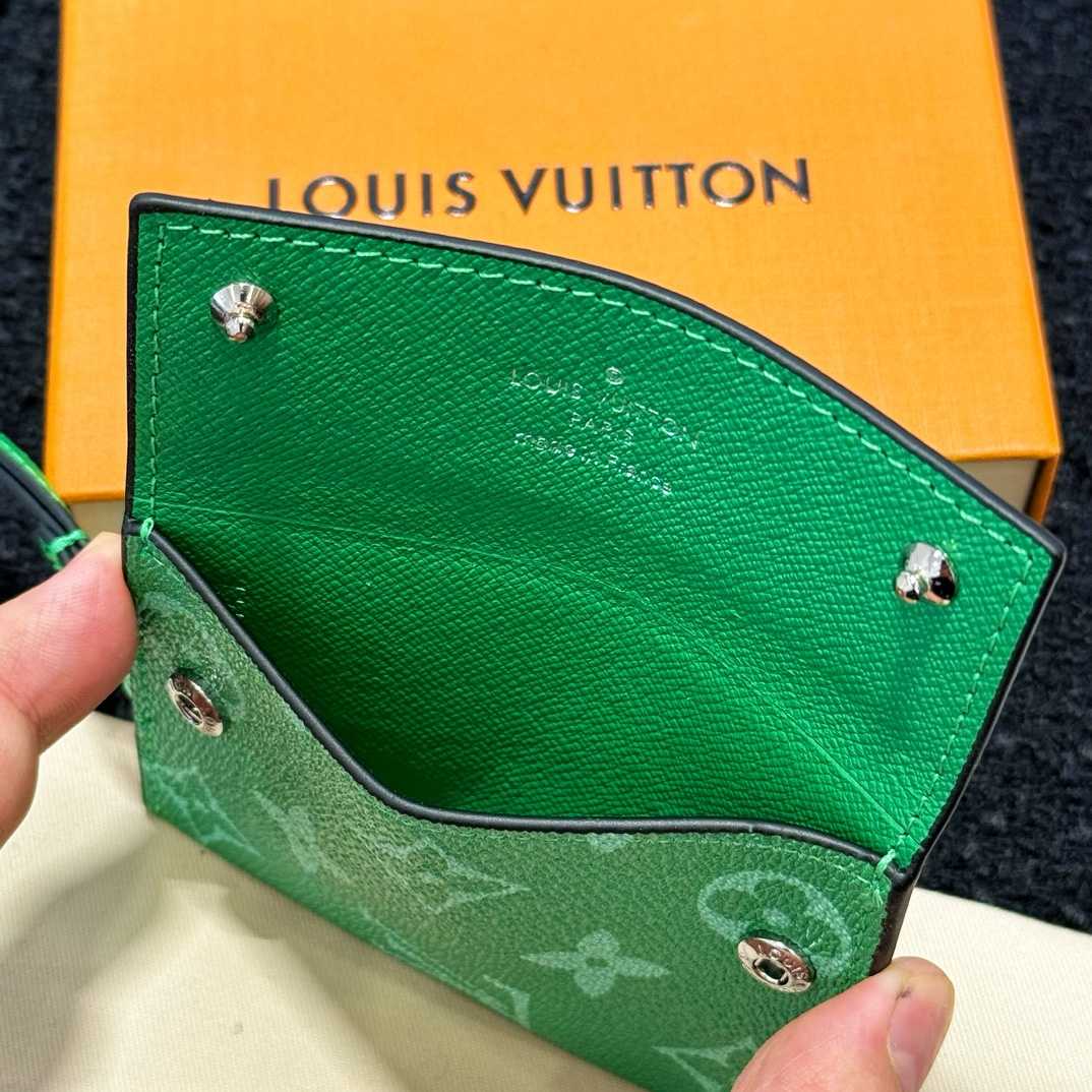 Louis Vuitton Card Holder Necklace  M83153 - PerfectKickZ