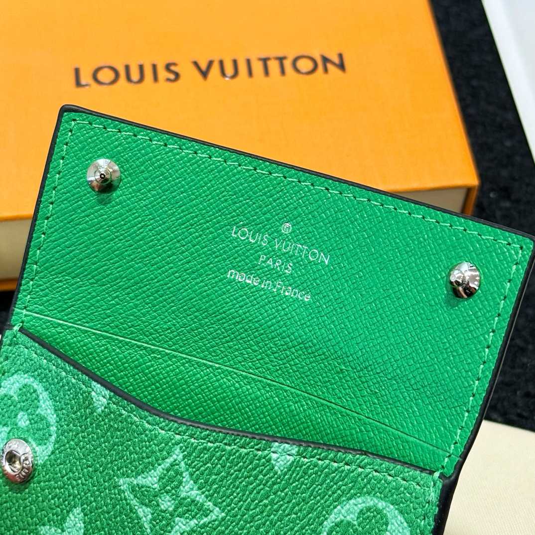 Louis Vuitton Card Holder Necklace  M83153 - PerfectKickZ