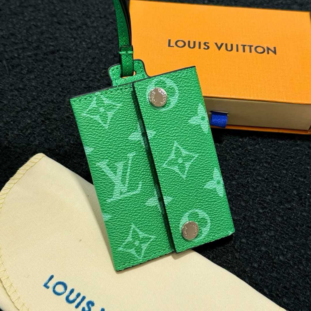 Louis Vuitton Card Holder Necklace  M83153 - PerfectKickZ