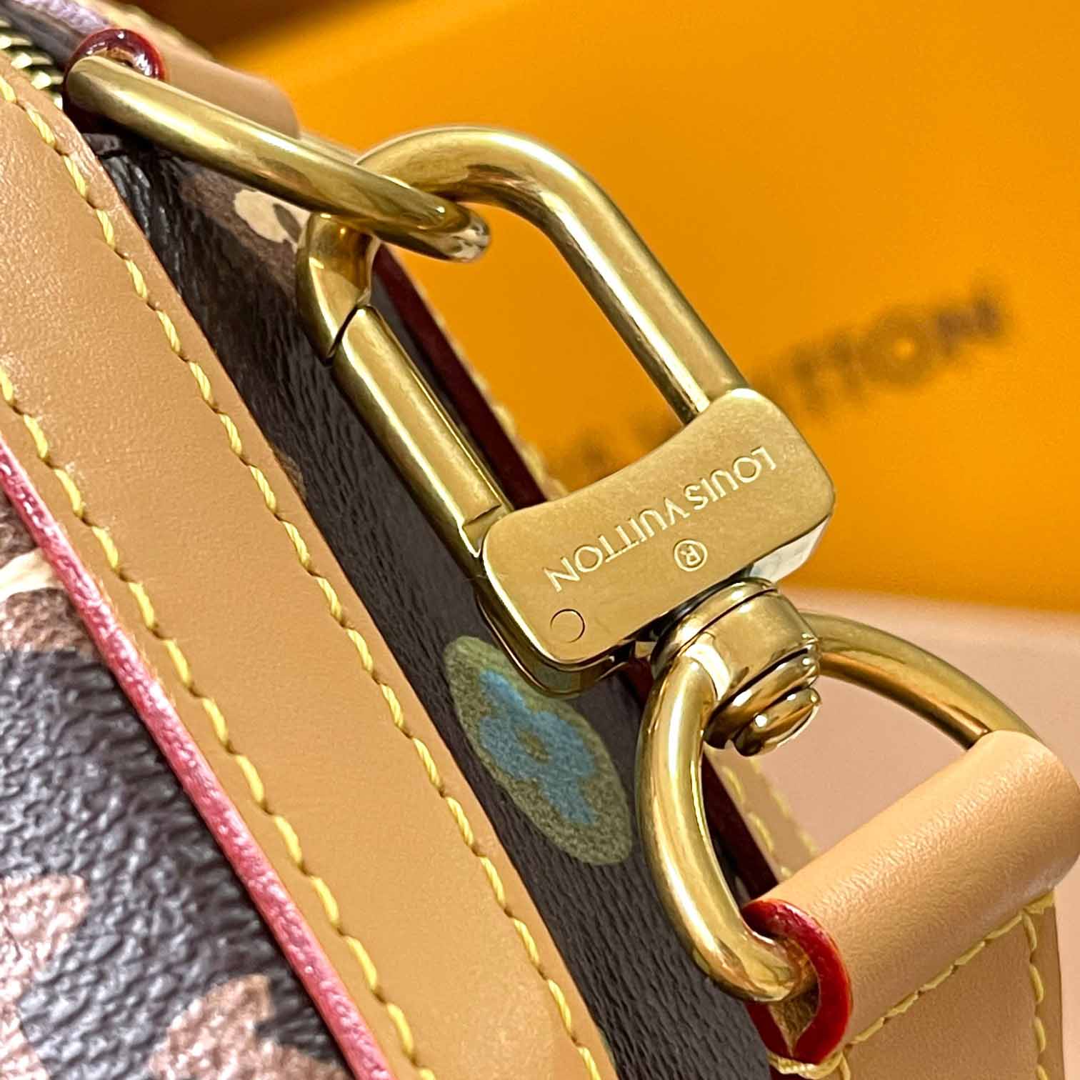 Louis Vuitton Envelope Messenger   M24820 - PerfectKickZ