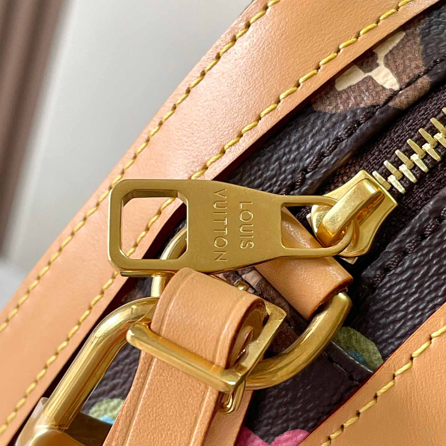 Louis Vuitton Envelope Messenger   M24820 - PerfectKickZ