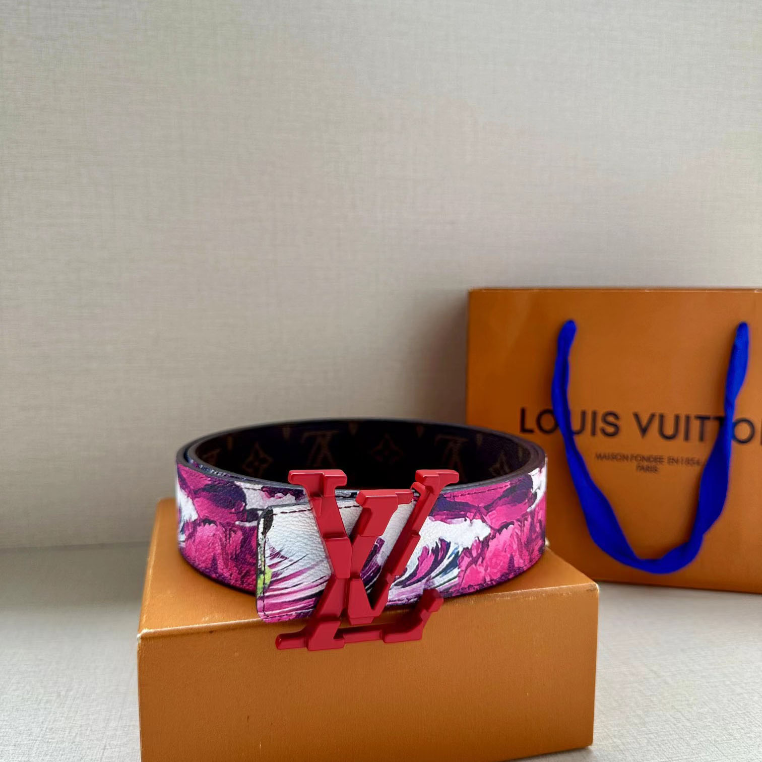 Louis Vuitton LV Tag 40mm Reversible Belt - PerfectKickZ