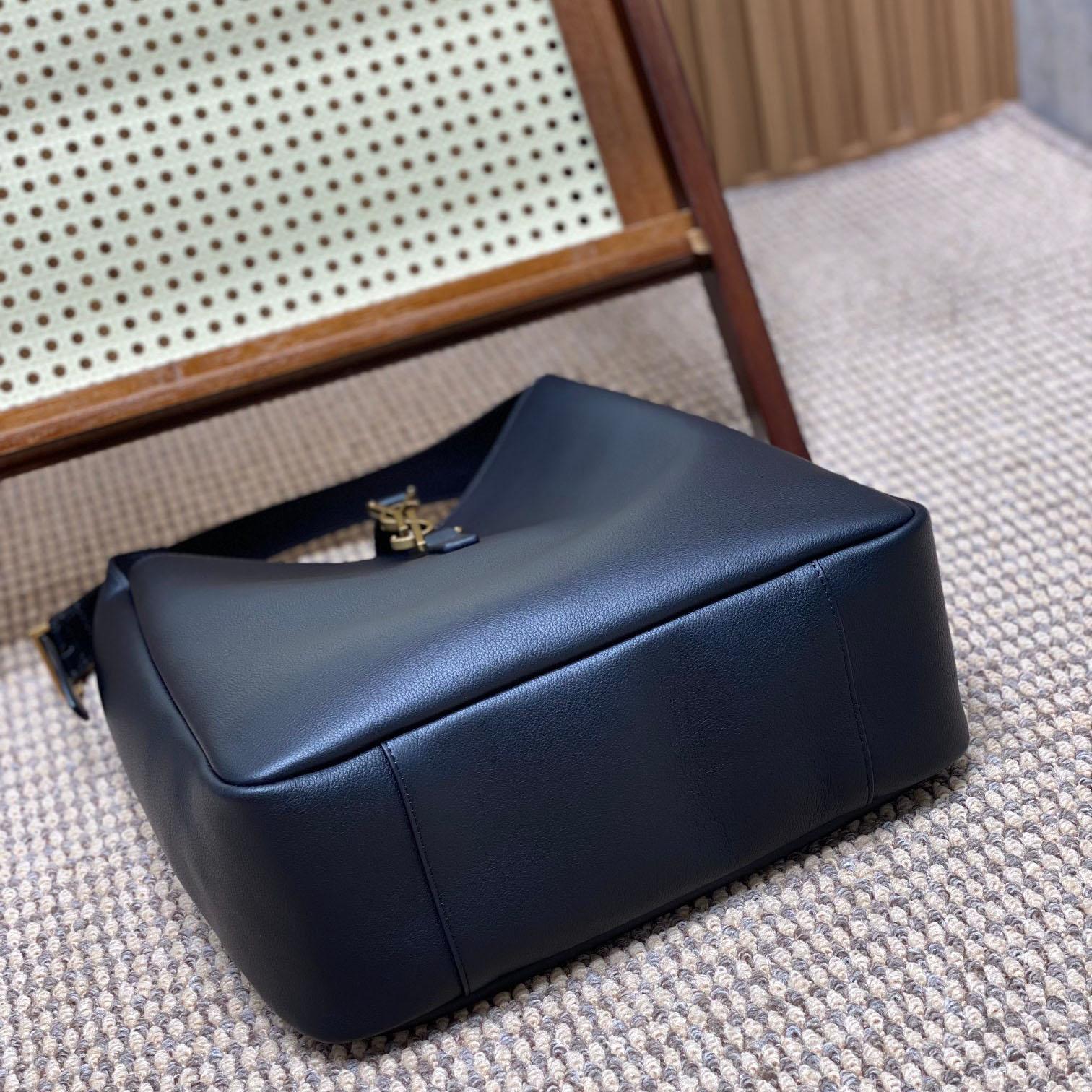 Saint Laurent Le 5 À 7 Supple Large In Smooth Leather - PerfectKickZ
