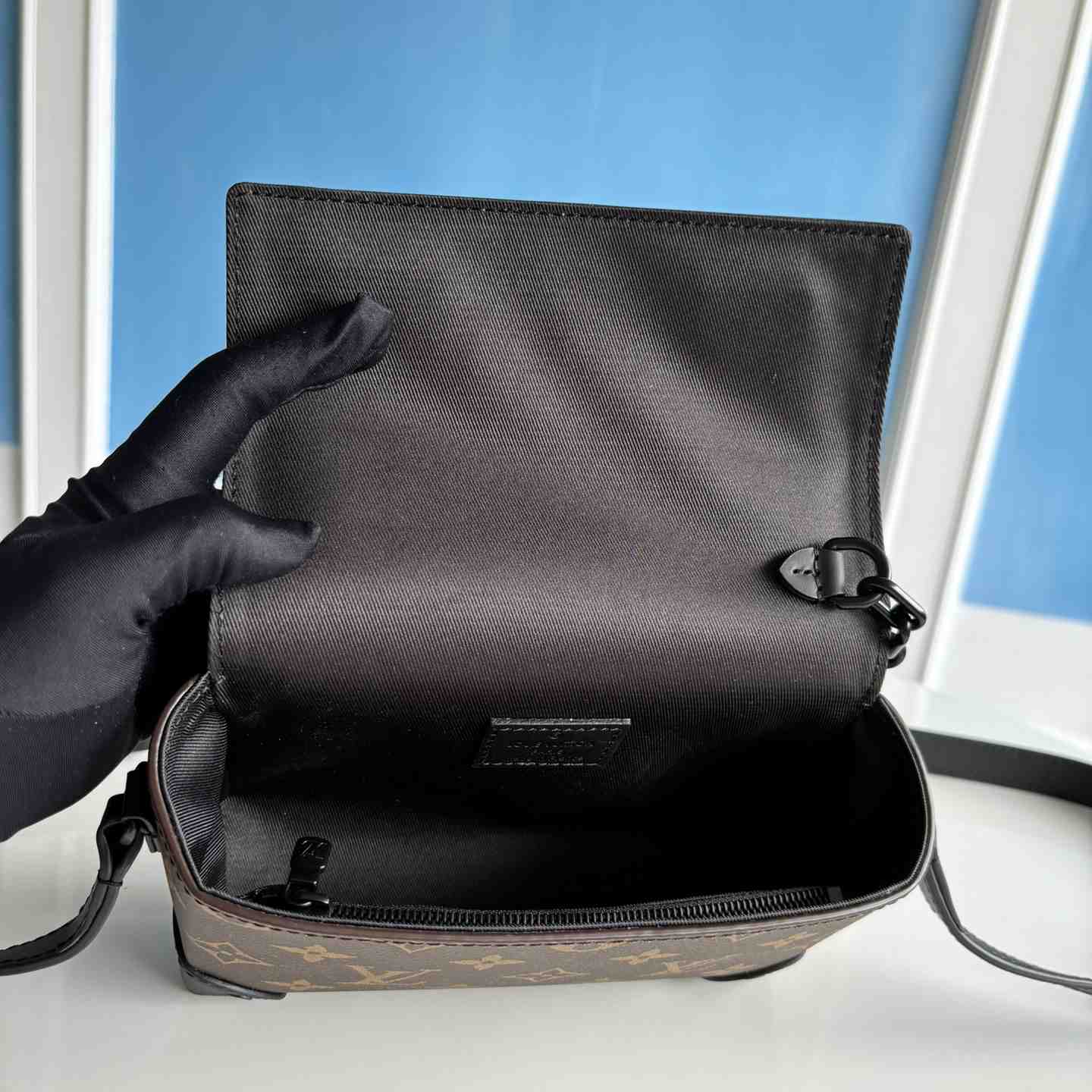 Louis Vuitton Steamer Wearable Wallet  M83613 - PerfectKickZ
