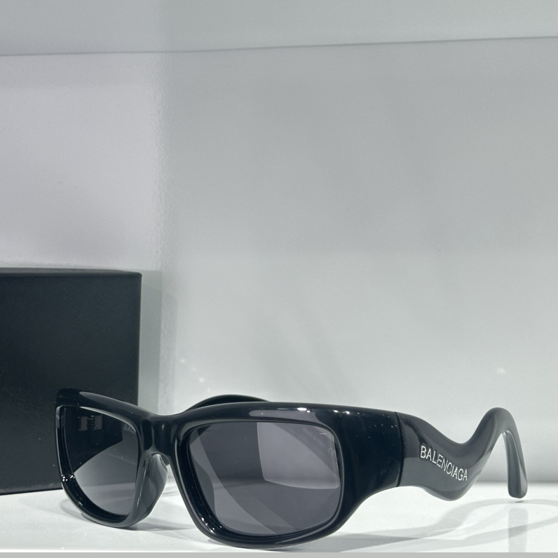 Balenciaga Hamptons Rectangle Sunglasses In Black - PerfectKickZ