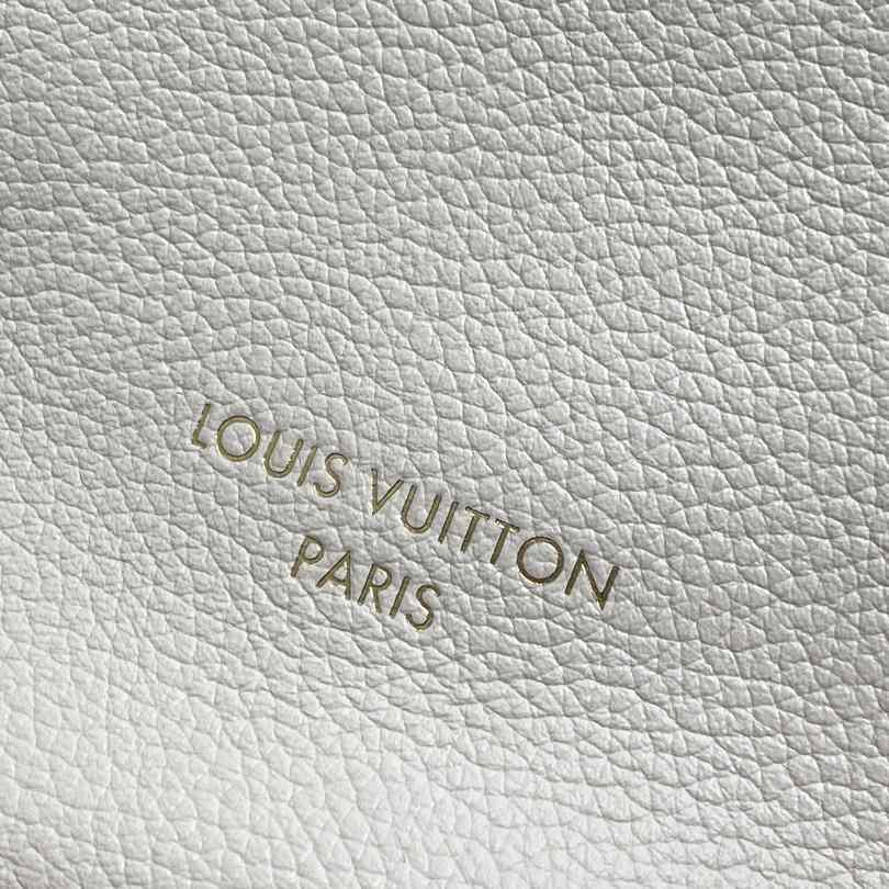 Louis Vuitton Low Key Hobo MM   M25022 - 