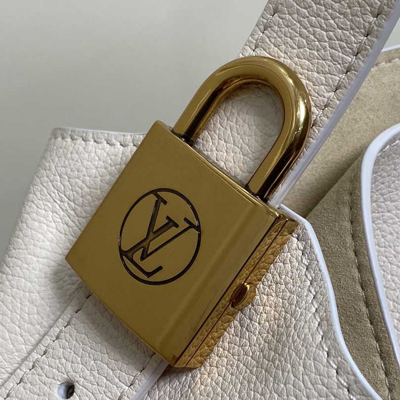 Louis Vuitton Low Key Hobo MM   M25022 - 