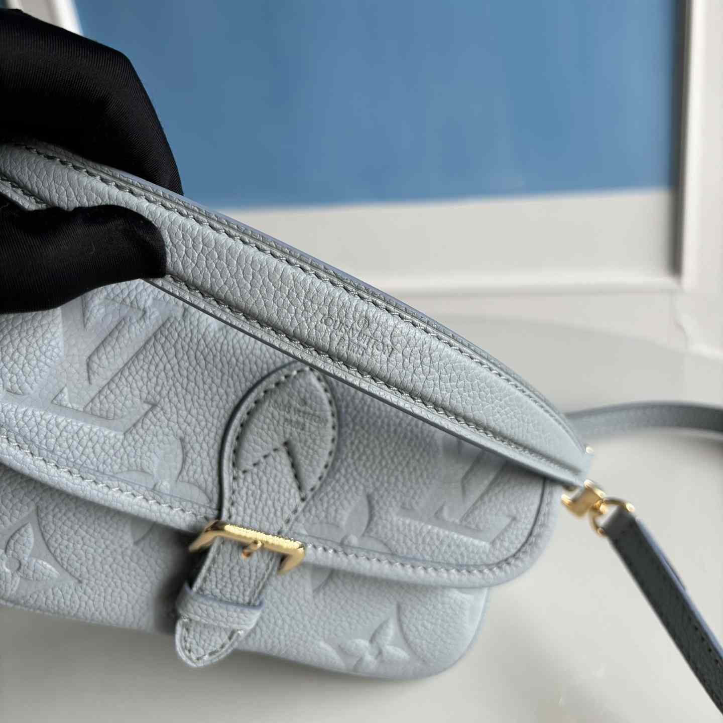 Louis Vuitton Nano Diane   M83592 - PerfectKickZ