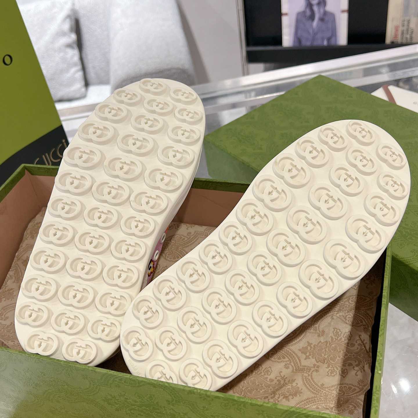 Gucci Women's GG Sneaker - PerfectKickZ